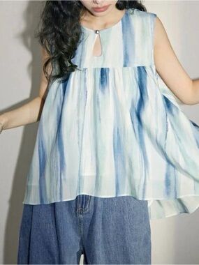 Sleeveless Watercolor Stripe Top from Kuose